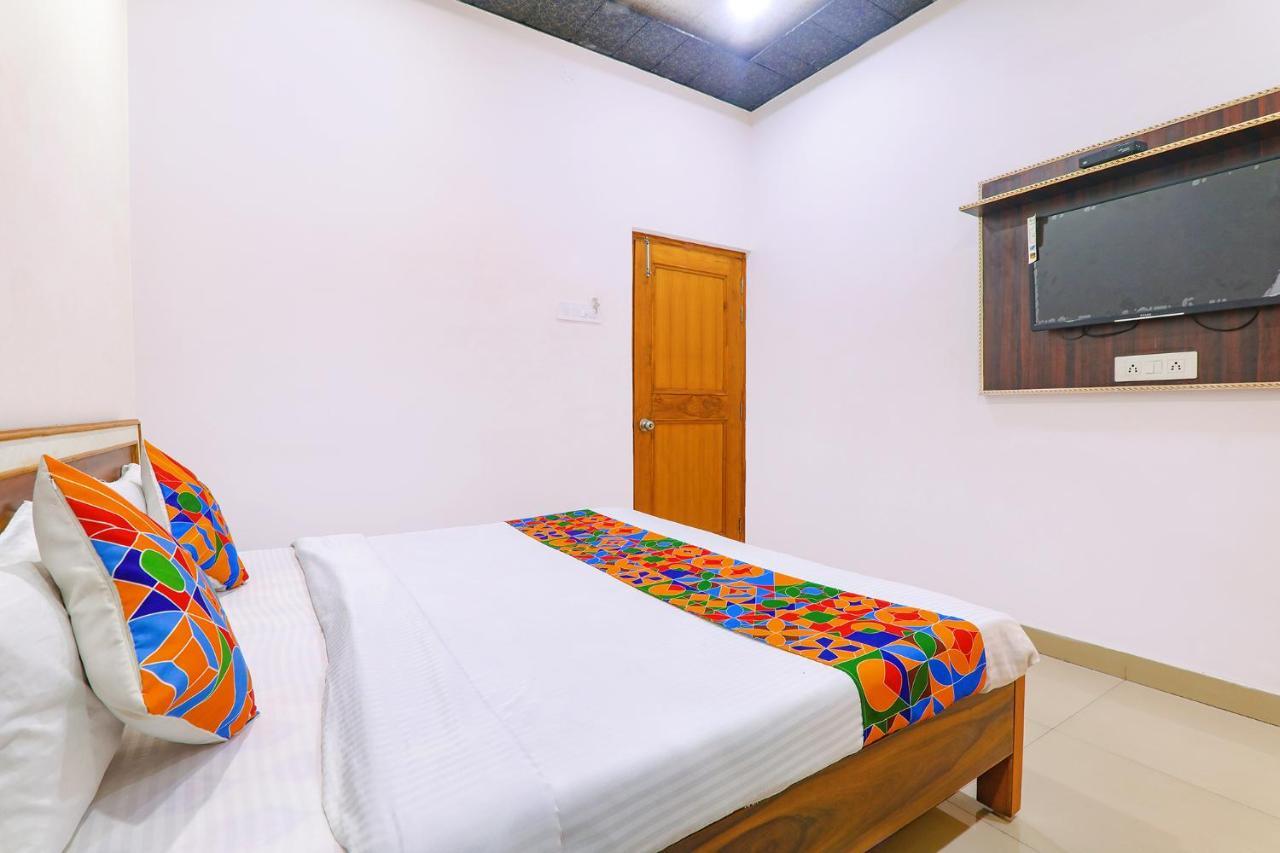 Capital O 64299 Hotel Suncity Juhi Bari Exterior foto